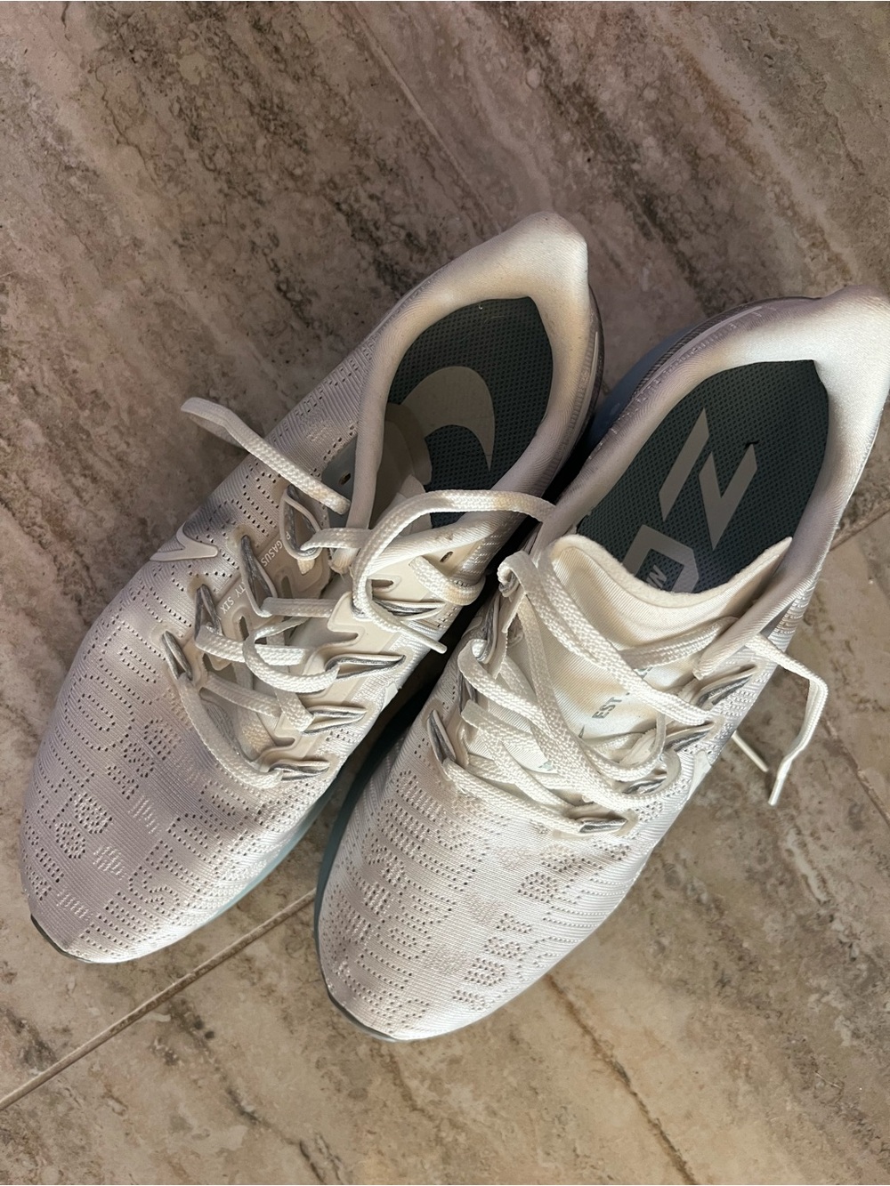 Nike 9.5 Lightweight Women's White Athletic Sneakers